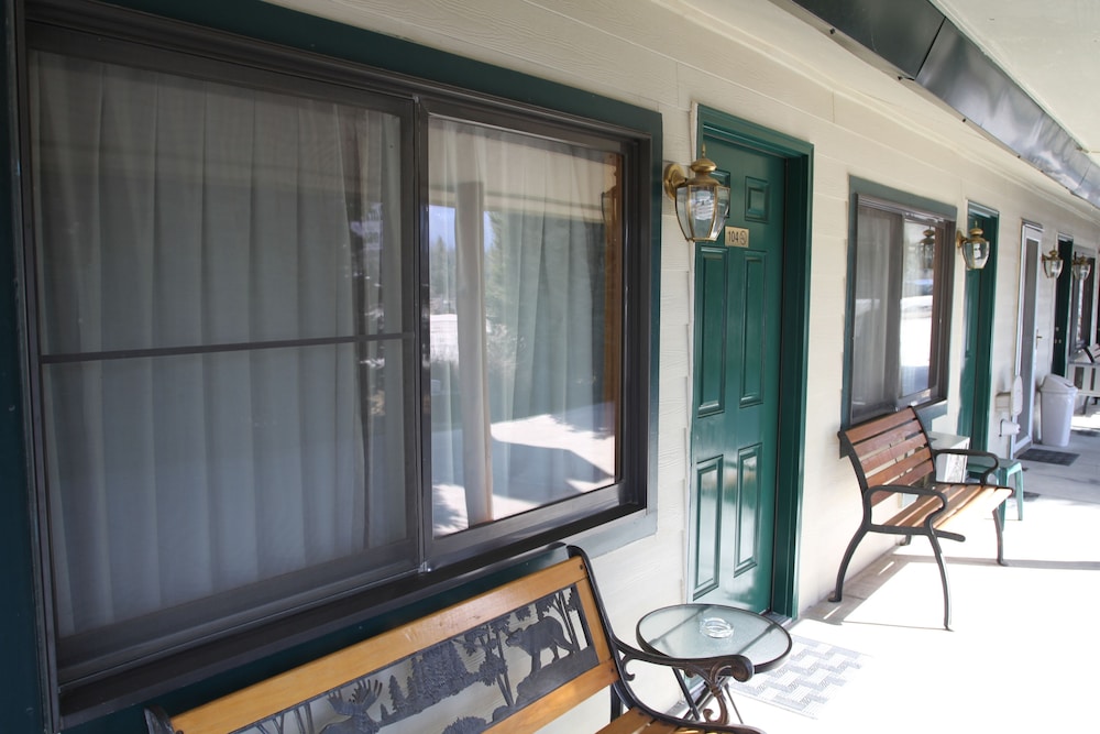 Lakeside Resort and Motel - photo 11