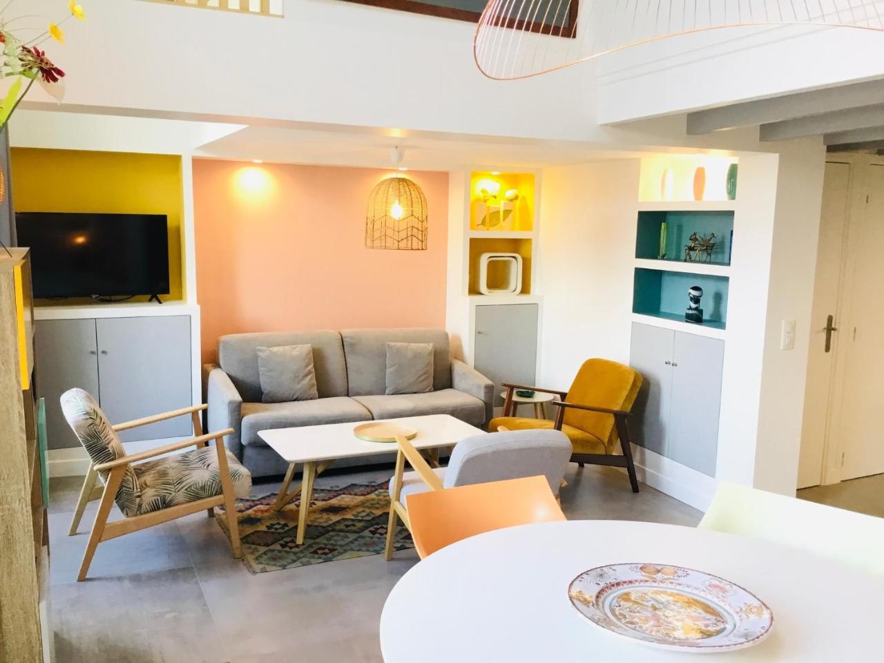 ''Zarago 3'' T3 Design En Duplex a 2 Pas du Centre Ville — 4-Star Luxury Hotel in Sete, France