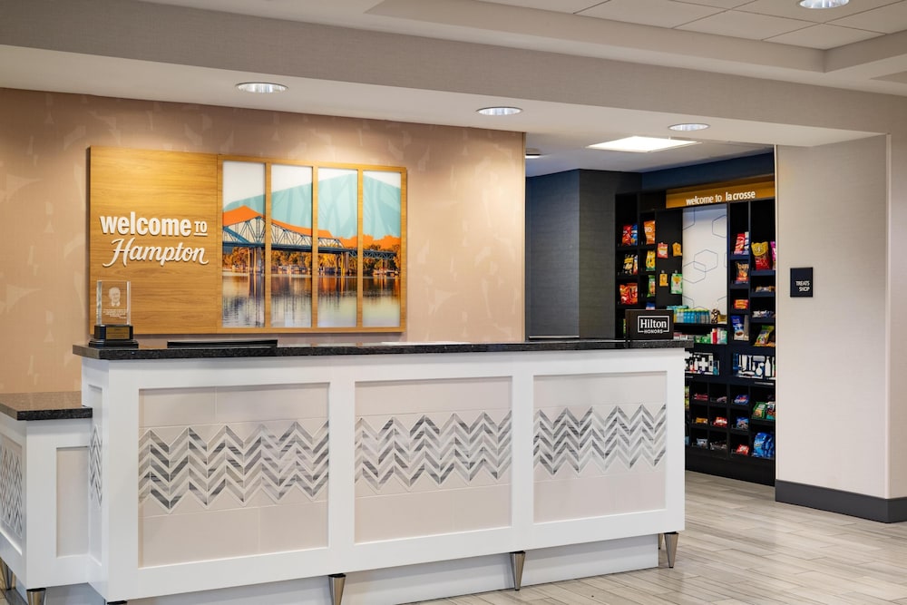 Hampton Inn & Suites La Crosse Downtown - photo 7