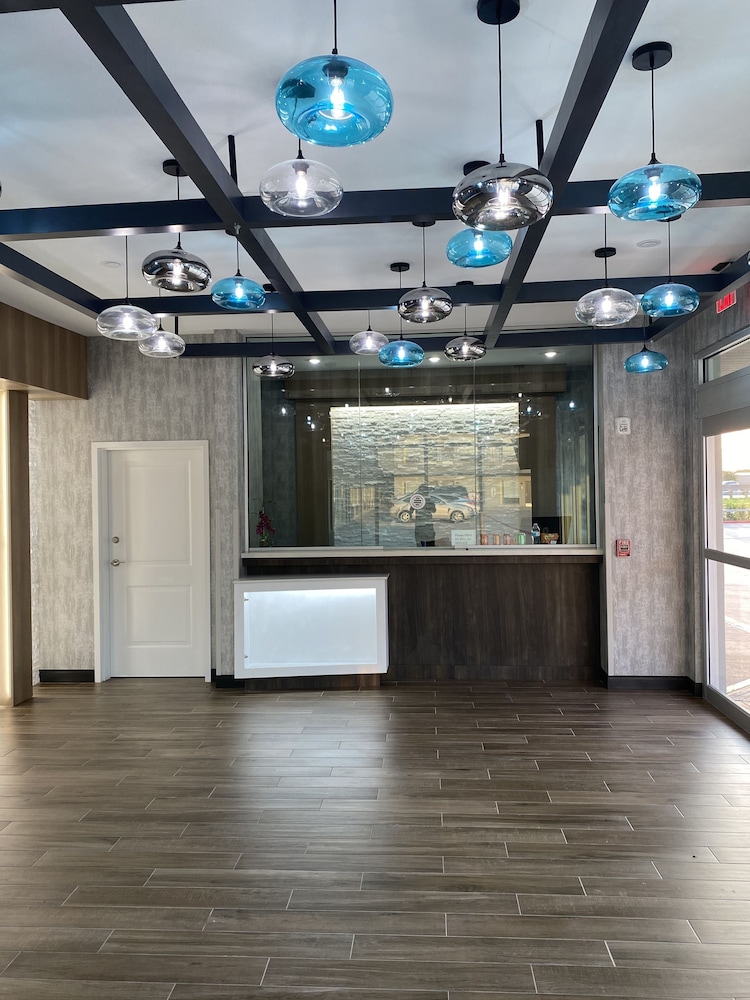 Hotel Solara Hobby Airport - photo 2