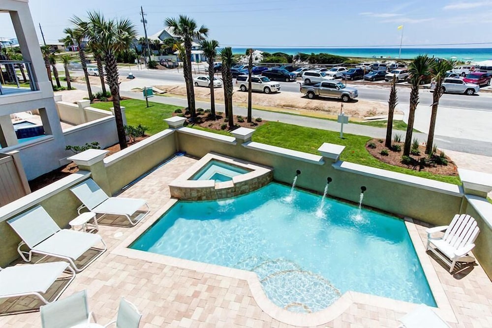 DaShells30A 6 Bedroom Holiday Home by Five Star Properties — 4-Star Luxury Hotel in Santa Rosa, United States