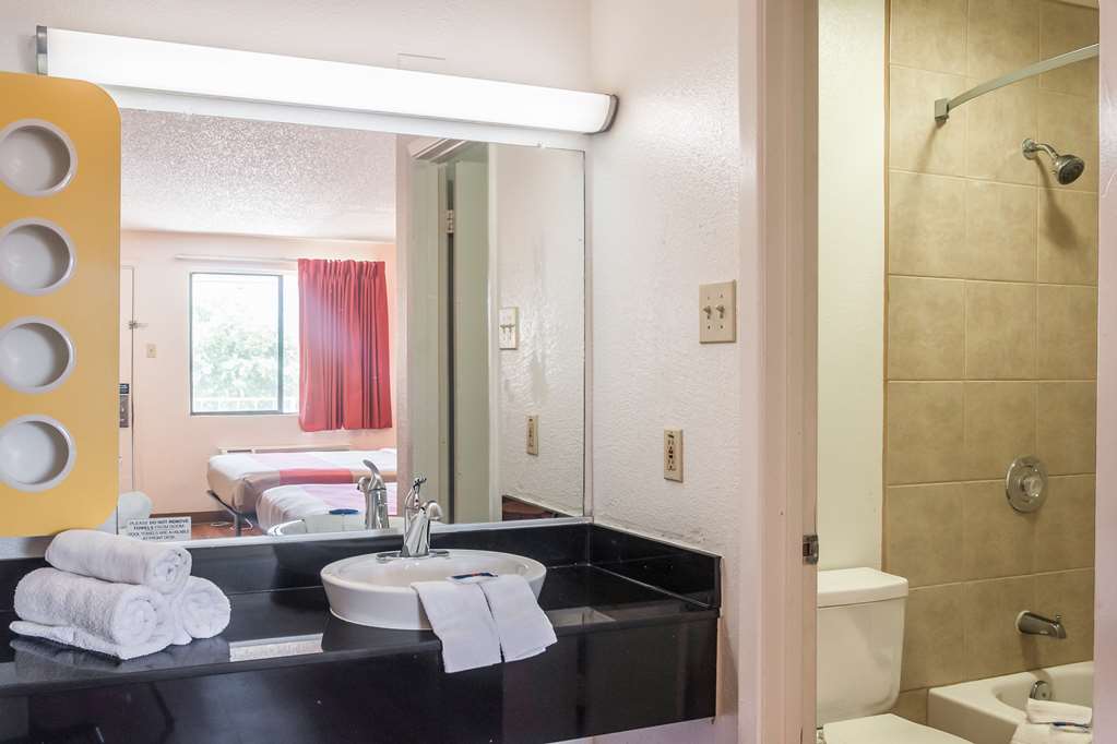 Motel 6 Mesquite TX Rodeo Convention Ctr - photo 22