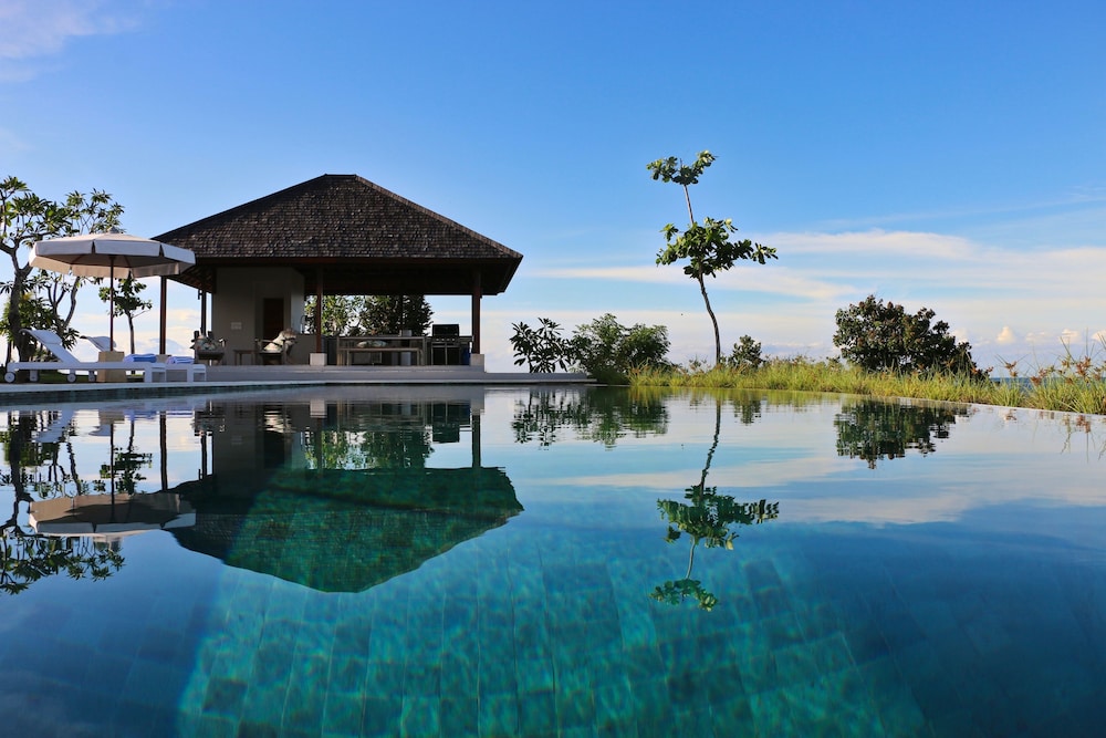 Villa Selalu — 4-Star Luxury Hotel in Senggigi, Indonesia
