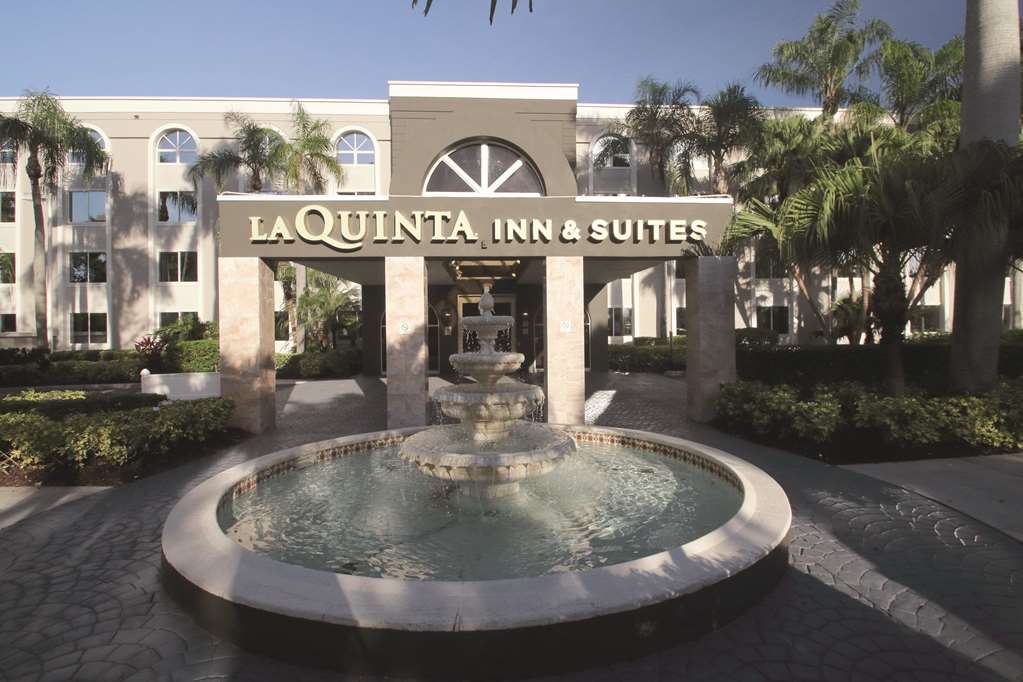 La Quinta Inn & Suites by Wyndham Coral Springs South - photo 2