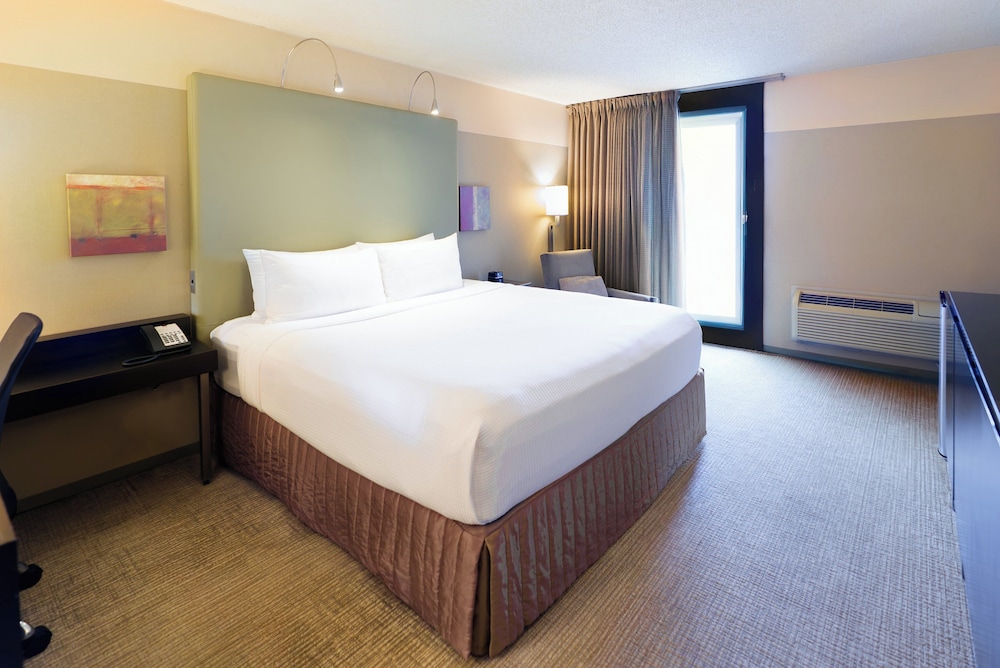 Crowne Plaza Chicago West Loop by IHG - photo 16