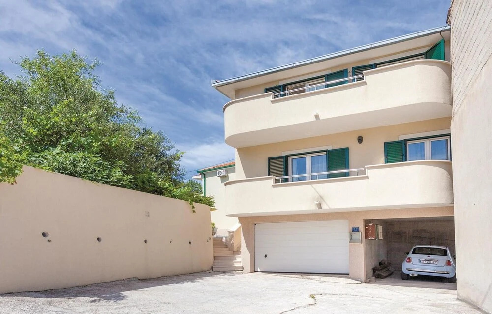 Apartment Trogir With Sea View 05 — 4-Star Luxury Hotel in Trogir, Croatia