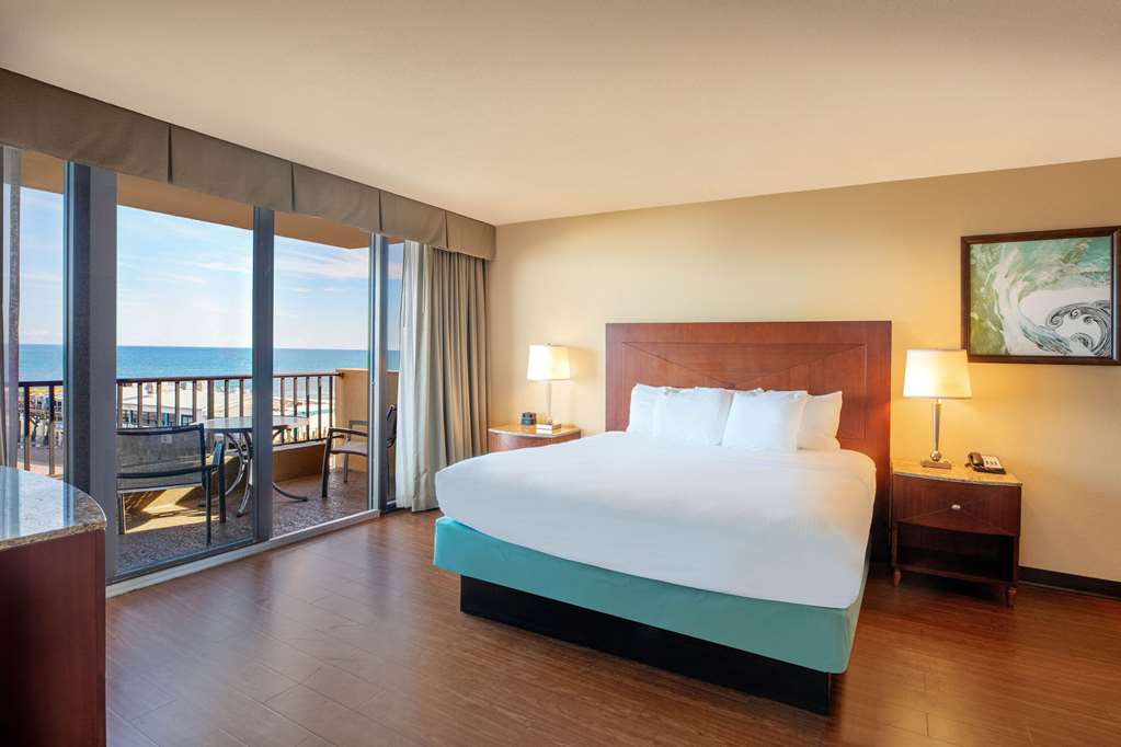 La Quinta Inn & Suites by Wyndham Cocoa Beach Oceanfront - photo 37