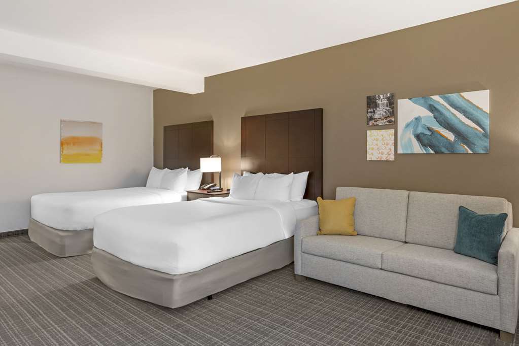 Comfort Inn & Suites Verona at Turning Stone Resort Casino - photo 16