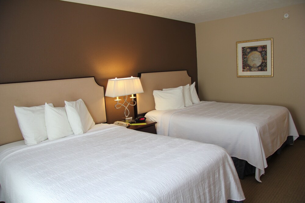 Green Acres Hotel - photo 12