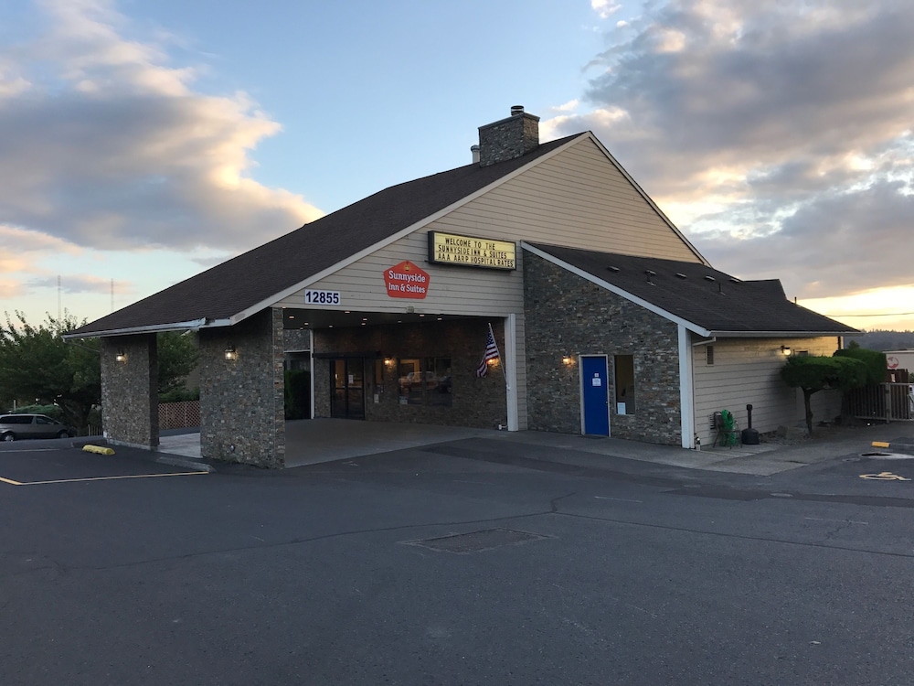 Sunnyside Inn & Suites - photo 103