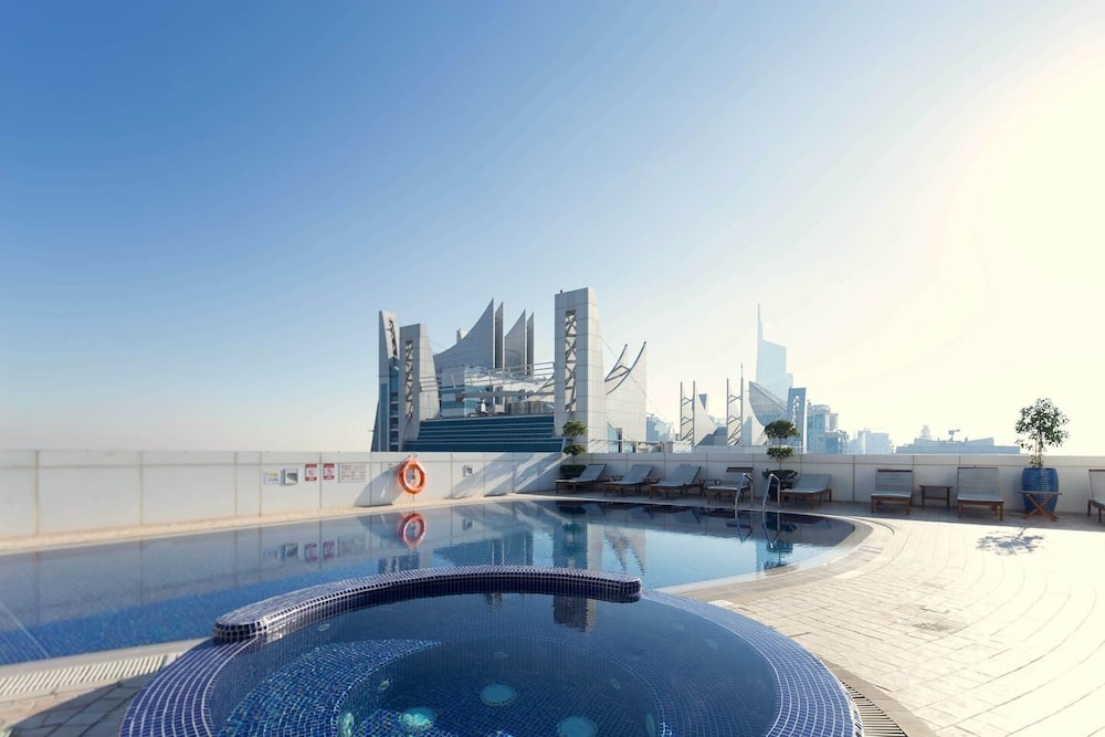 Spacious and Comfy Studio in Heart of Jlt — 4-Star Luxury Hotel in Dubai, United Arab Emirates