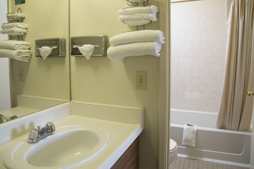 E Z 8 Motel South Bay - photo 22