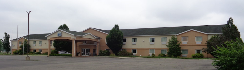 Fairgrounds Inn - photo 34
