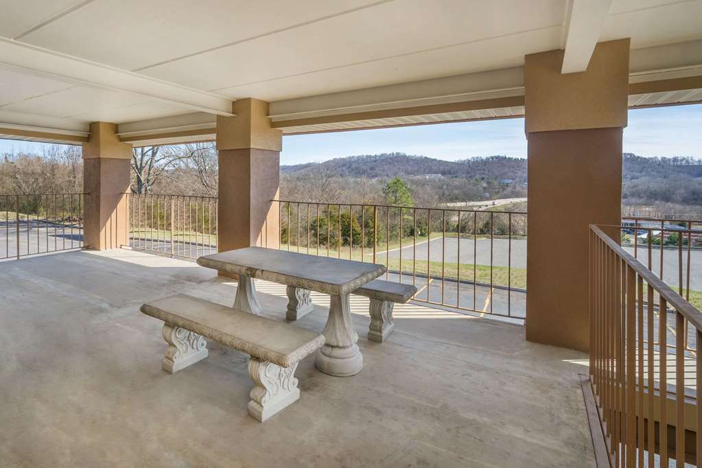 Super 8 by Wyndham Knoxville North Powell - photo 15