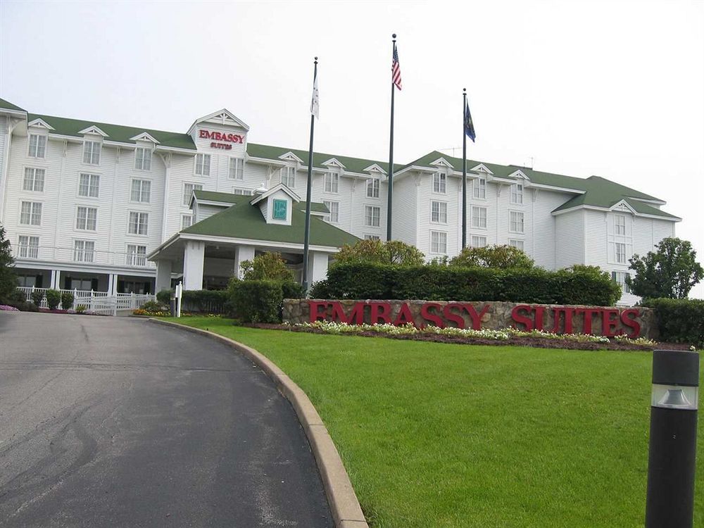 Embassy Suites Pittsburgh International Airport — hotel in Coraopolis