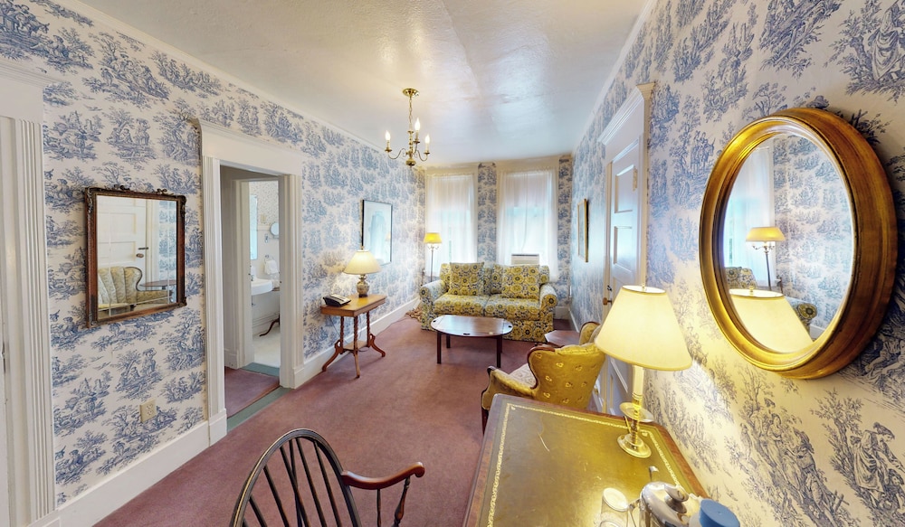 The Red Lion Inn - photo 18