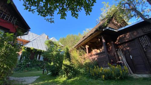 Woodenhouse Maramures — 4-Star Luxury Hotel in Viseu De Sus, Romania