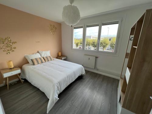 Appt 2 Chambres Proche Gare Fibre Wifi — 4-Star Luxury Hotel in Orleans, France