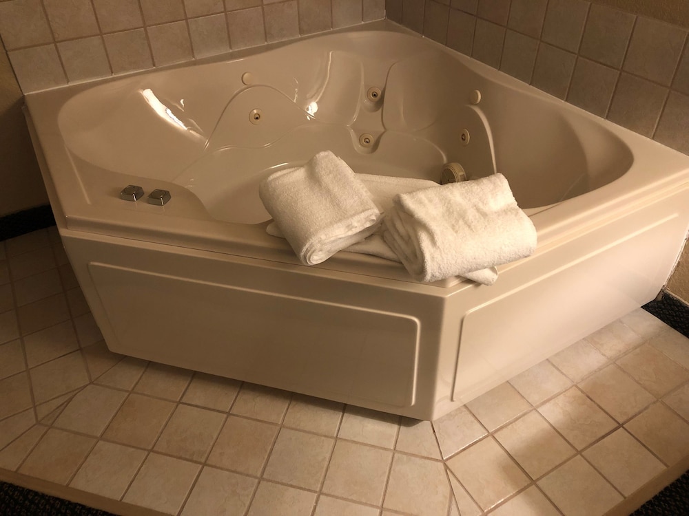 Boarders Inn & Suites by Cobblestone Hotels Fayette - photo 27