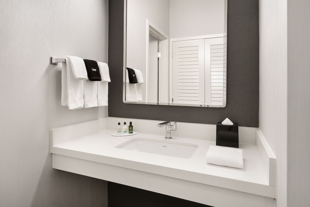 Courtyard by Marriott Memphis Airport - photo 21