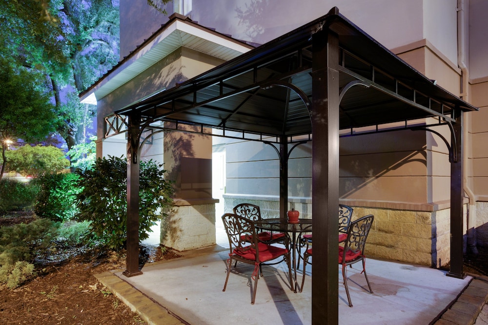 Holiday Inn Express & Suites Charleston Northwoods by IHG - photo 30