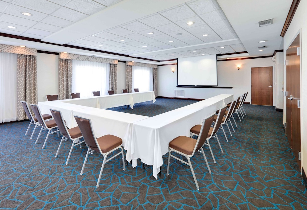Hampton Inn & Suites Dallas Arlington South - photo 34