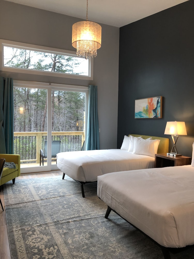The Limelight Inn - photo 8