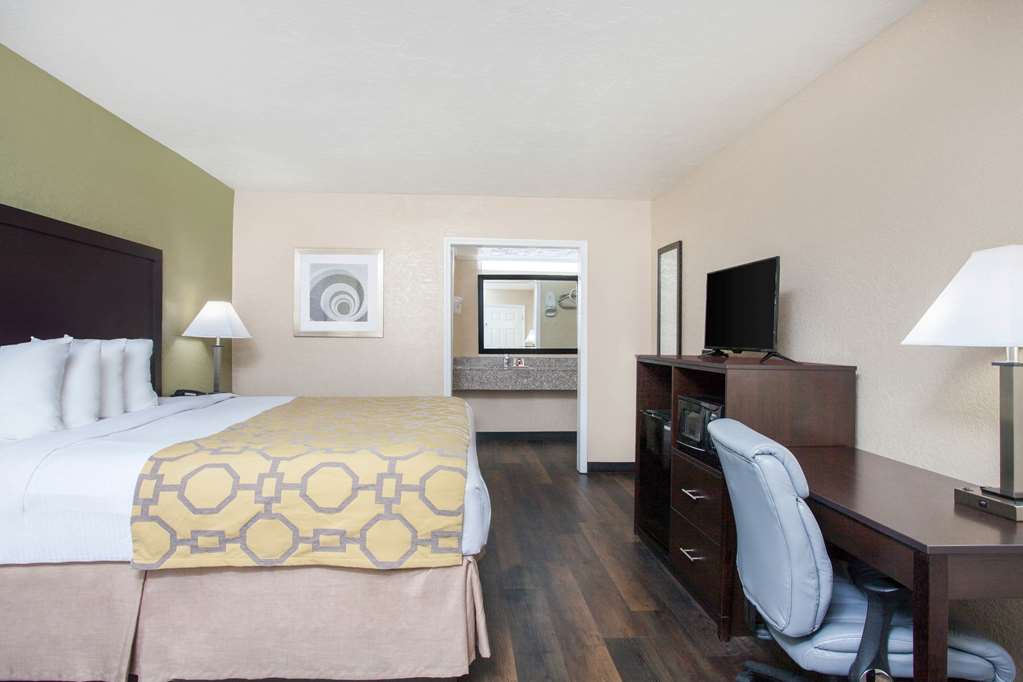 Baymont by Wyndham Lake City I 75 - photo 8