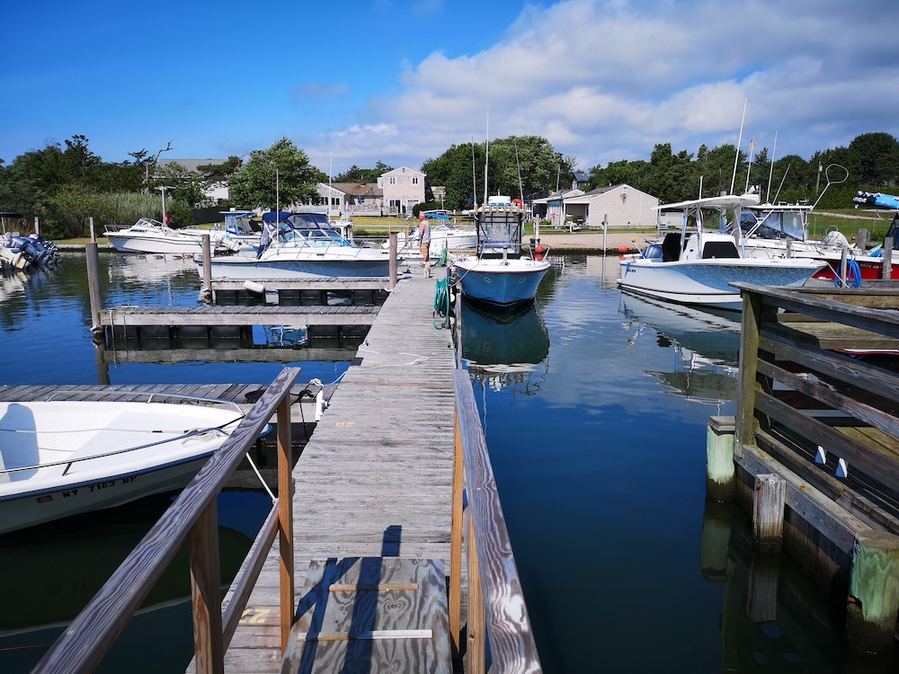 Baywatch Hotel & Marina - photo 10