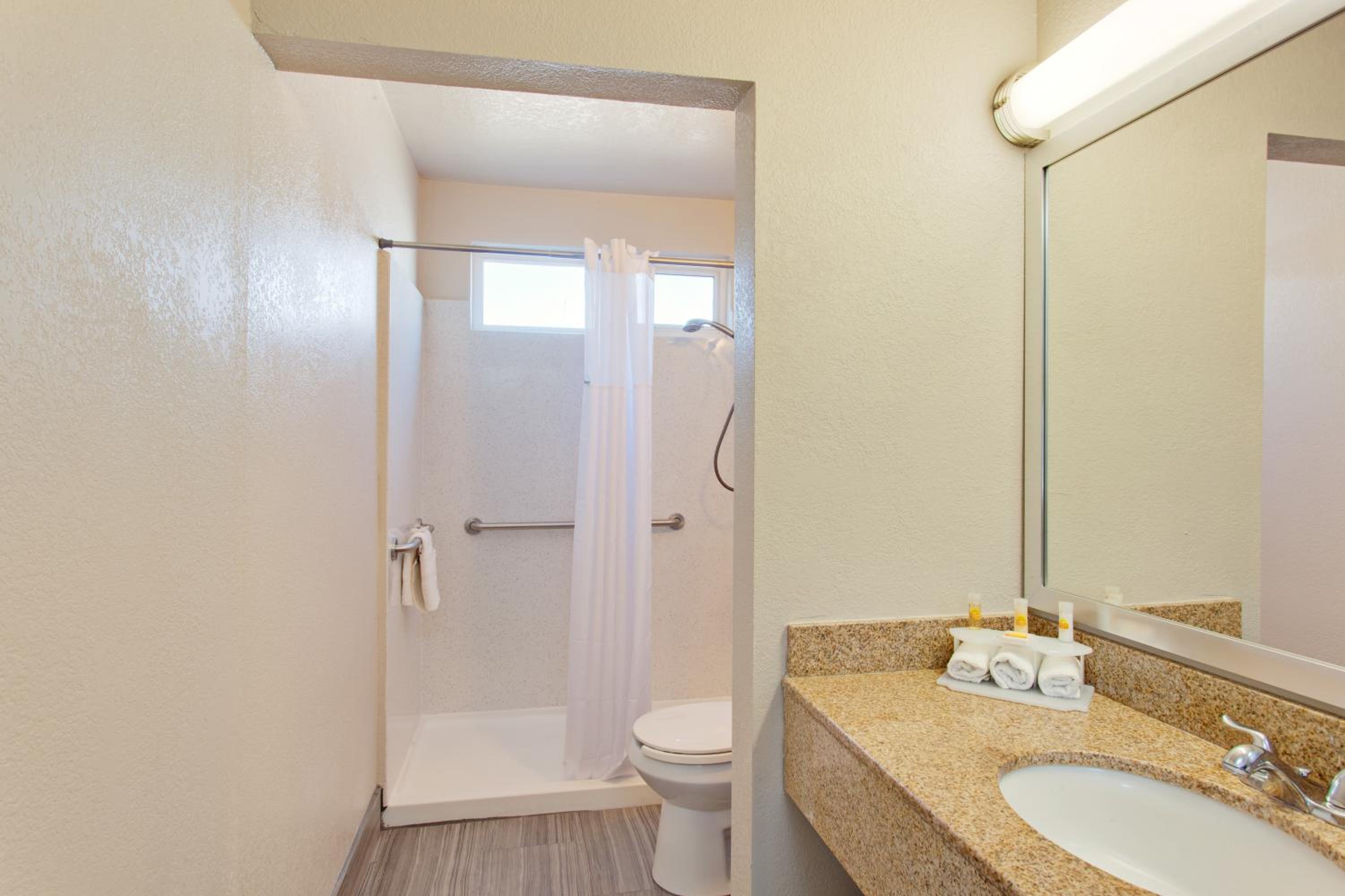 Days Inn by Wyndham Chowchilla Gateway to Yosemite - photo 26