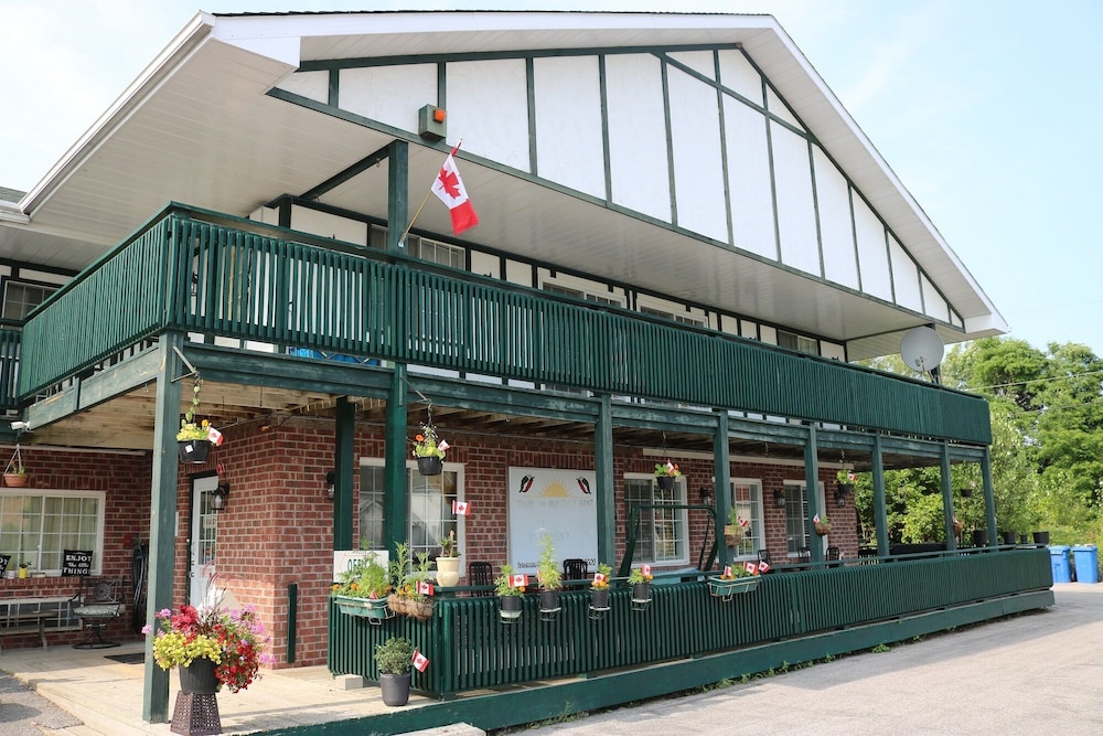 Fenelon Inn — Lindsay