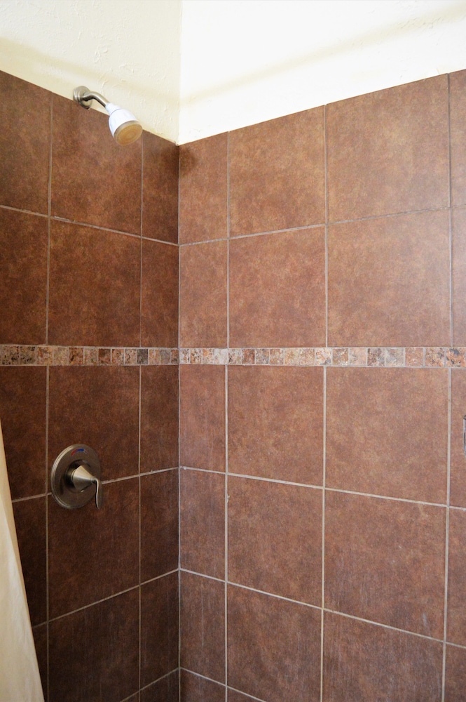 Holly Inn Suites - photo 34