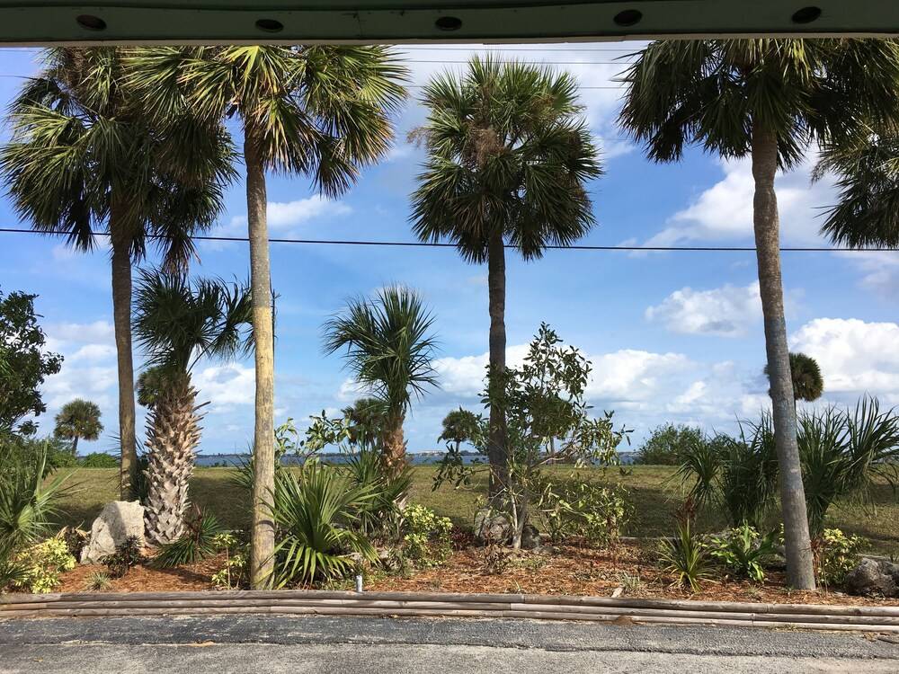 Tropical Inn Resort - photo 21