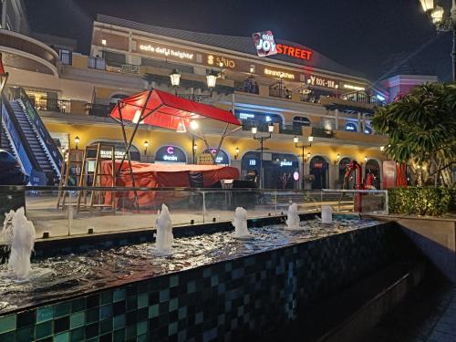 Luxury l Studio @ Sector 66 Central Gurgaon — 4-Star Luxury Hotel in Gurgaon, India