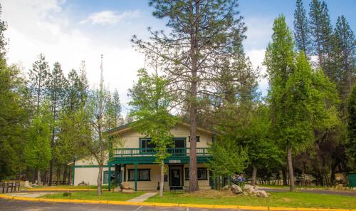 Yosemite Lakes River Yurt 22 - photo 14