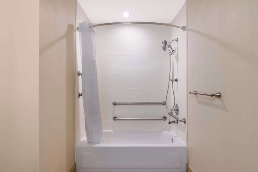 Comfort Inn South Oceanfront - photo 13