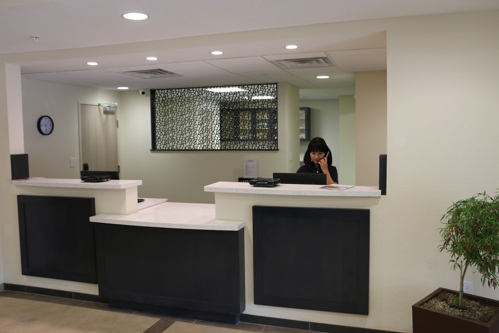 Candlewood Suites Bloomington an IHG Hotel - photo 2