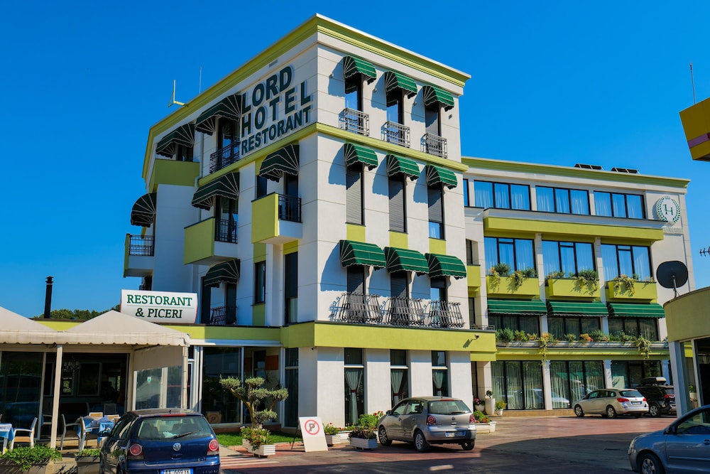 Lord Hotel Restaurant At Autostation — Preze