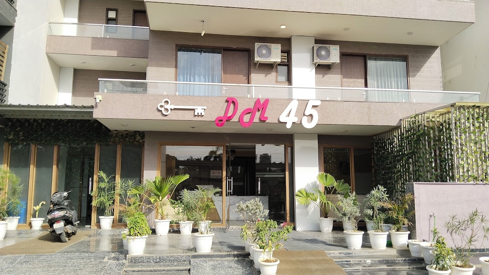 Dm 45 - carbon neutral hotel in Gurgaon