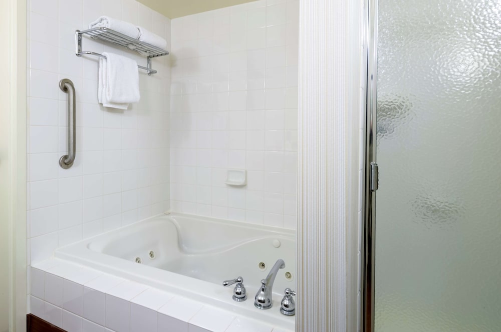 Hilton Garden Inn Edison Raritan Center - photo 22