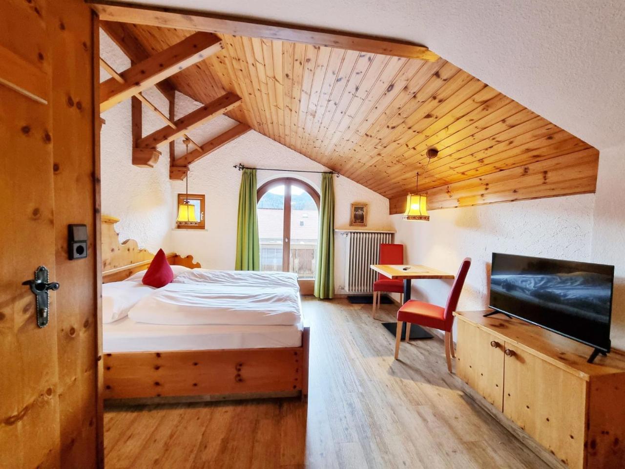 Ferienhaus Goldenes Landl — Mittenwald