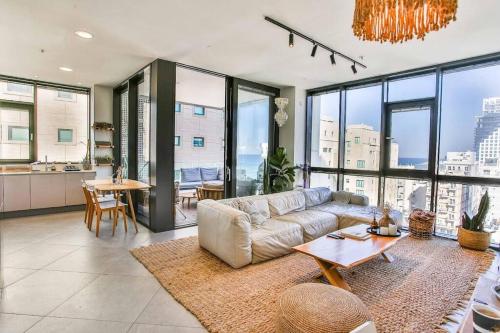 Luxury 2BR Beachfront Apartment — 4-Star Luxury Hotel in Tel Aviv, Israel