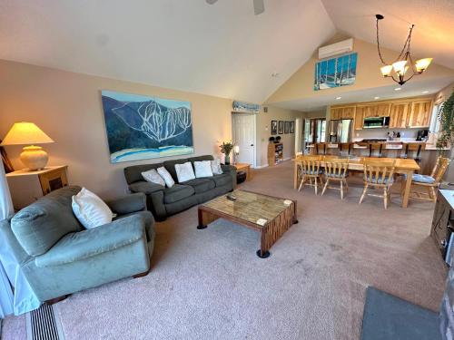 F4 Warm Fairway Village Townhome mountain views and large lawn So much to do - photo 12