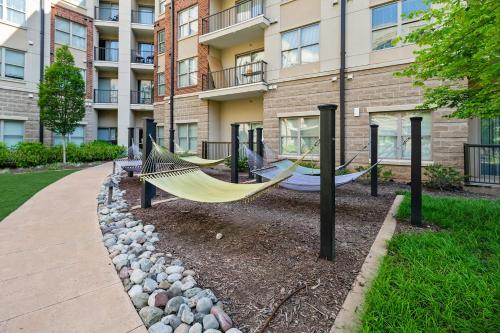 Uptown 4th Ward Luxury Apt Year Round Pool — 4-Star Luxury Hotel in Charlotte, United States