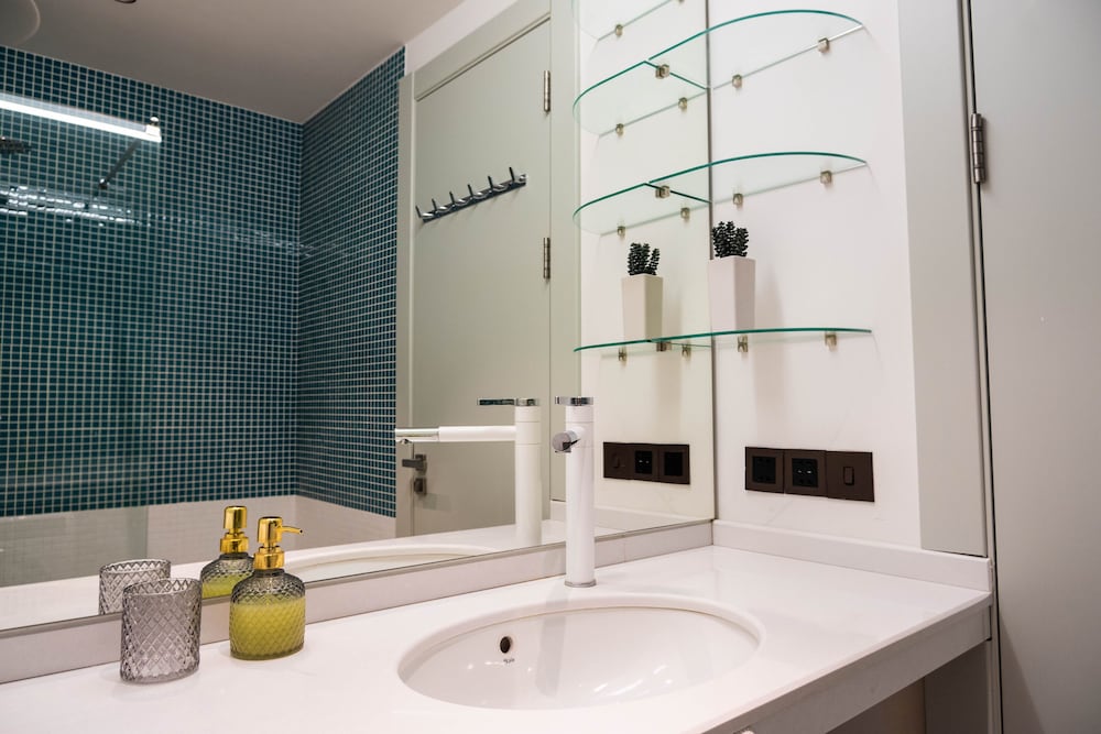 Bathroom shower