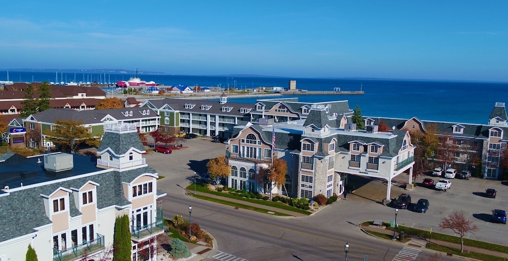 Hamilton Inn Select Beachfront Mackinaw City - photo 39