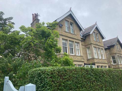 Spacious & Bright 3 bed Harrogate Apartment