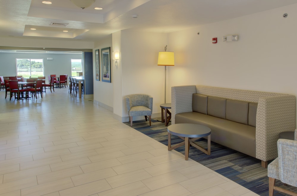 Holiday Inn Express Hotel & Suites Le Mars by IHG - photo 45