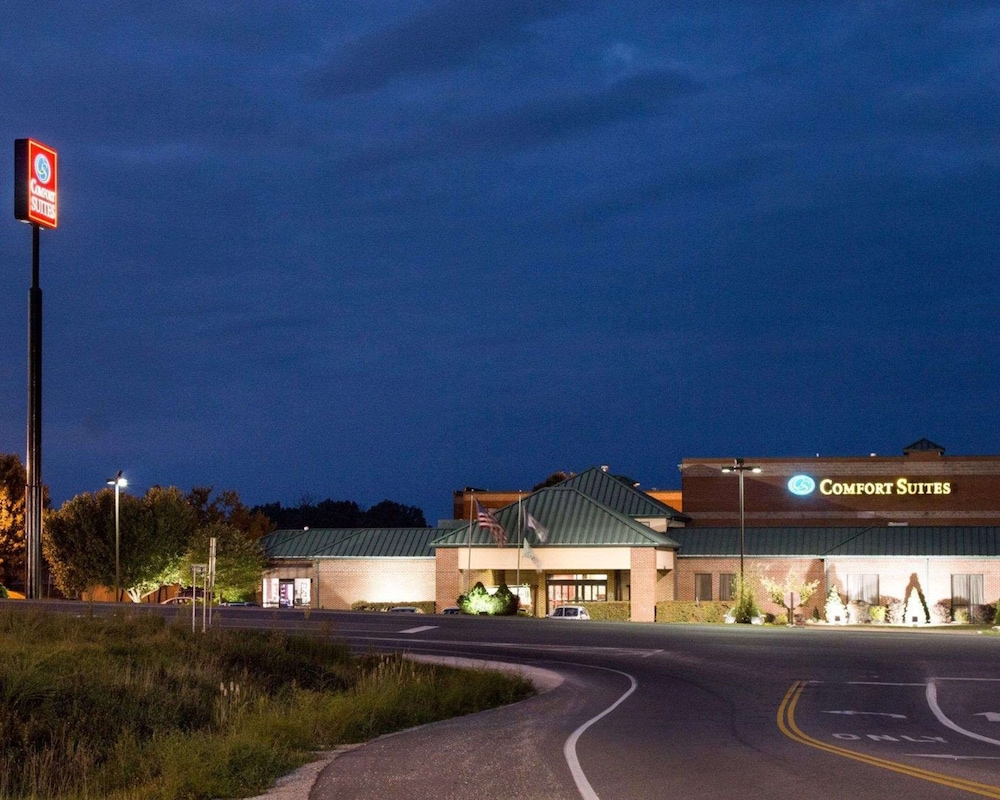 Comfort Suites Parkersburg South - photo 55