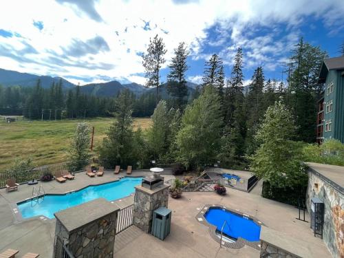 Snow Creek Lodge by StayIn — 4-Star Luxury Hotel in Fernie, Canada